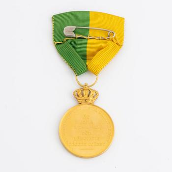 Gustaf V, medalj, 18 k guld, Kungliga Patriotiska Sällskapet, 1947.