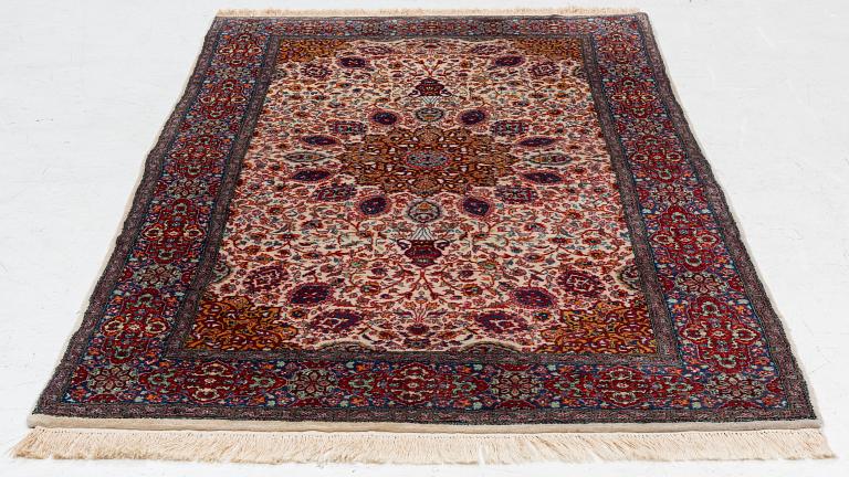 Carpet, Pakistan ca 240 x 137 cm.