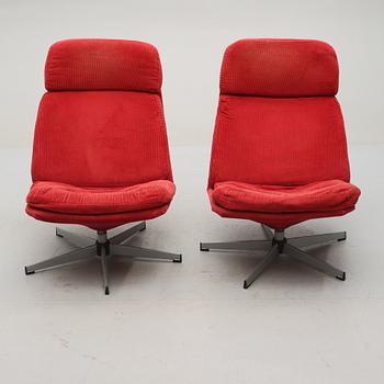 FÅTÖLJER, ett par, samt FOTPALL, 1900-talets tredje kvartal.