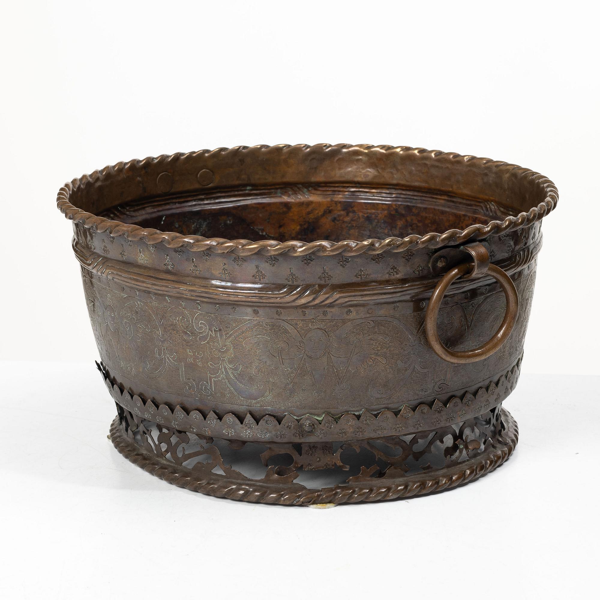 Copper cauldron, Baroque. 17th/18th century.