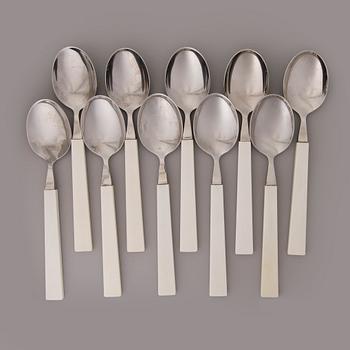 A mid-20th century 30-piece set of "Triennale" cutlery for Fiskars, Finland.