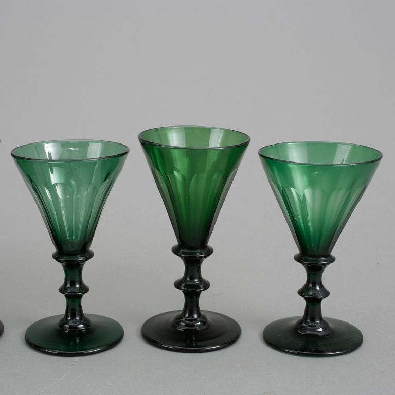 VINGLAS, 10 st, glas, snarlika, sekelskiftet 1900.