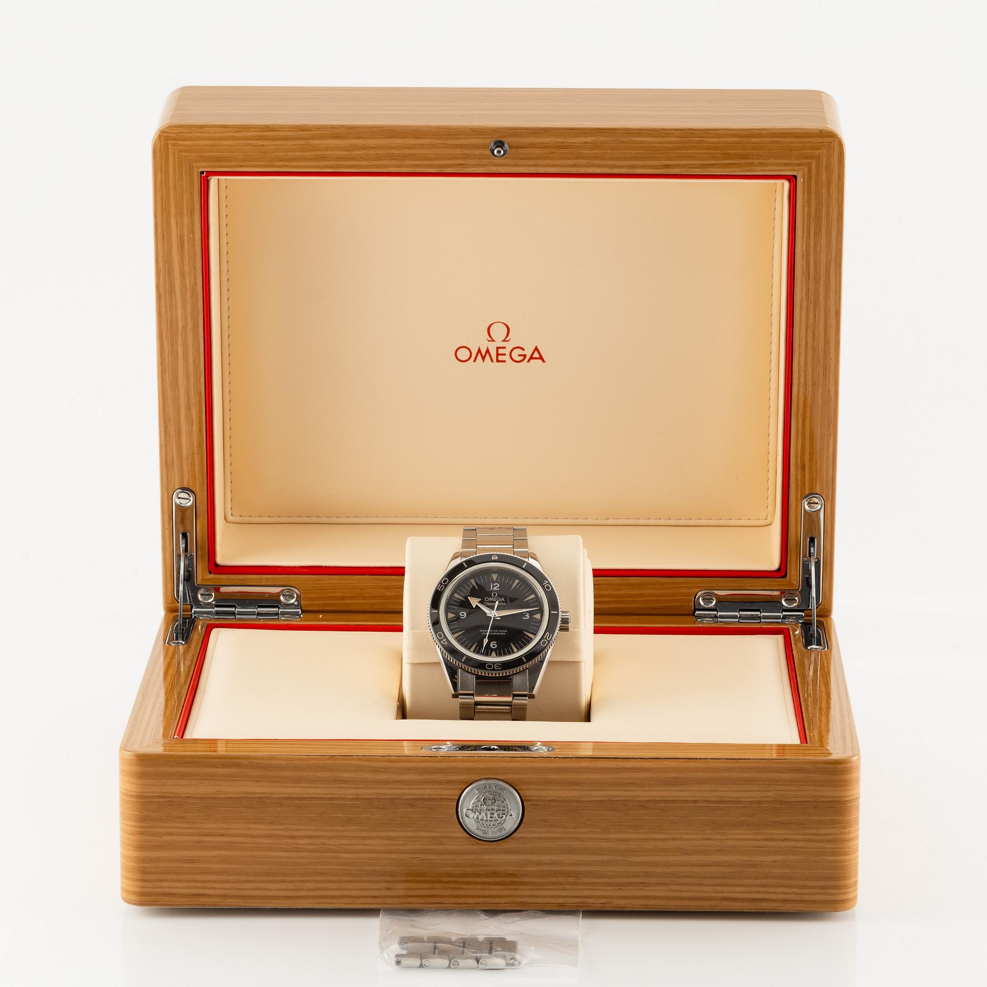 Omega, Seamaster 300, Master Co-Axial, Chronometer, armbandsur, 41 mm.