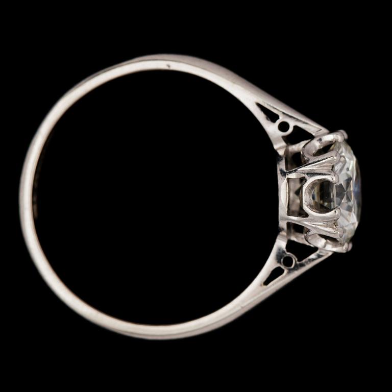 A brilliant cut diamond ring, 1.75 cts.