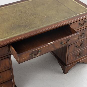 Skrivbord, engelskt, 1900-talets andra hälft.