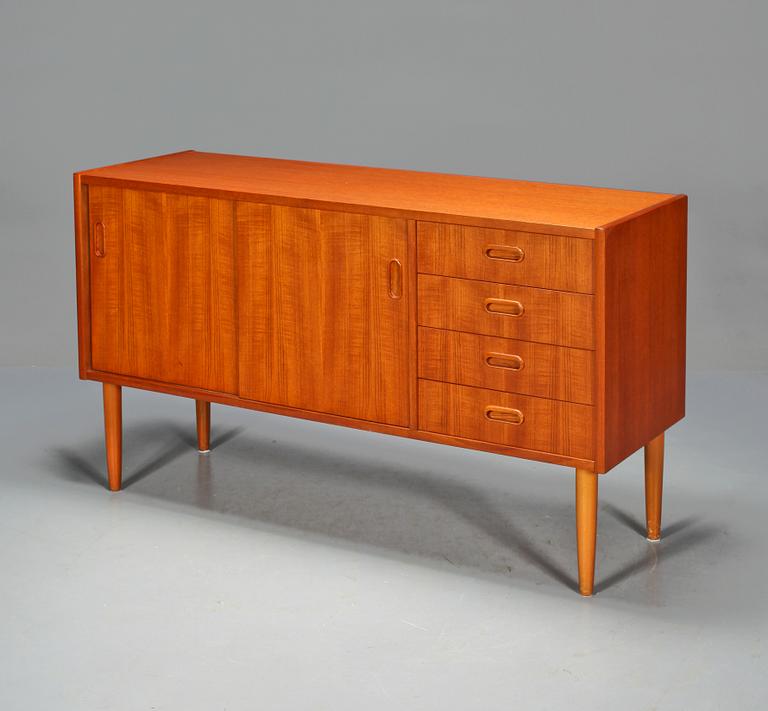 SIDEBOARD, 1900-talets tredje kvartal.