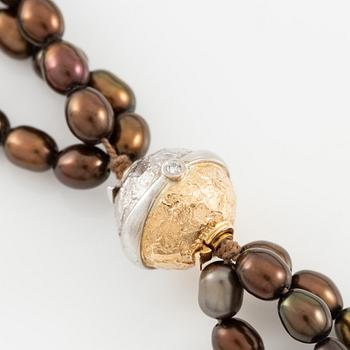 Per Borup, necklace of cultured coloured freshwater pearls, clasp 18K gold with diamonds.