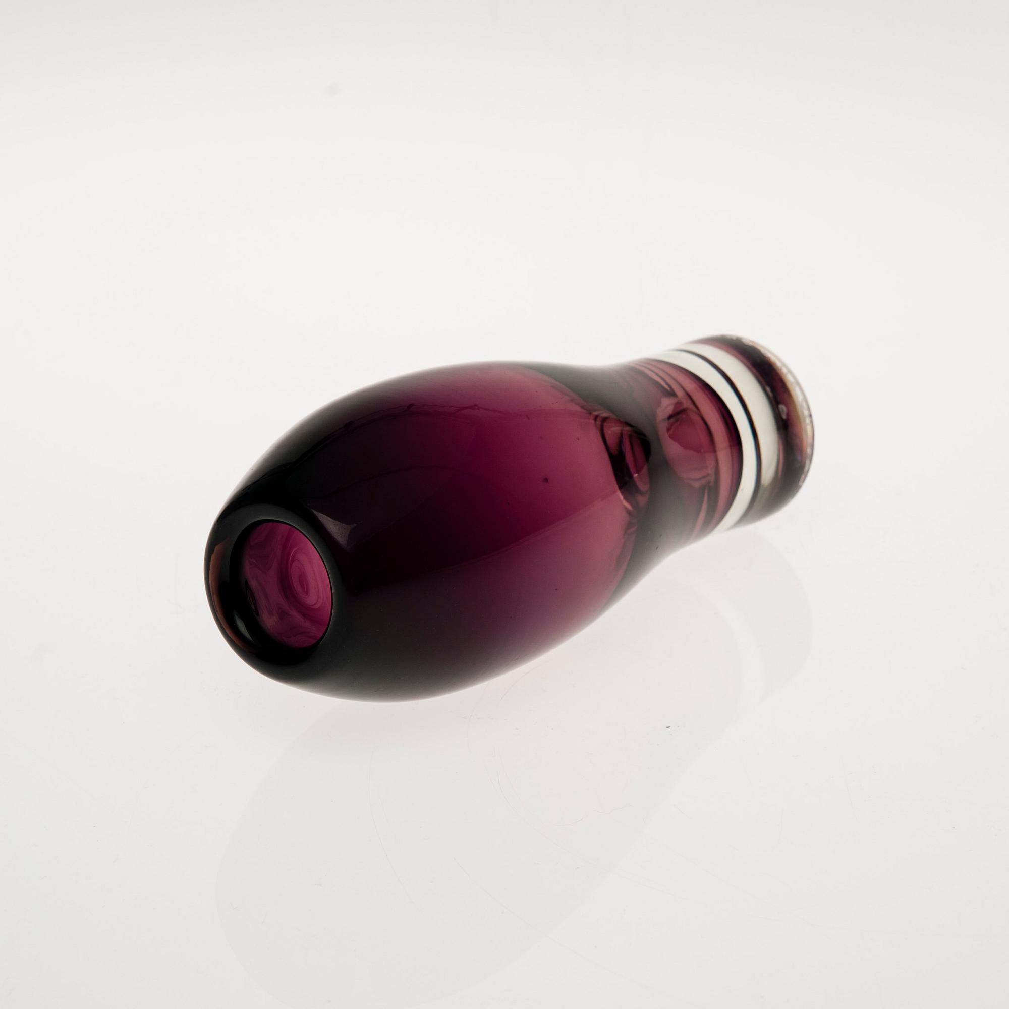 VAS, glas, signerad Aimo Okkolin Riihimäen Lasi oy.