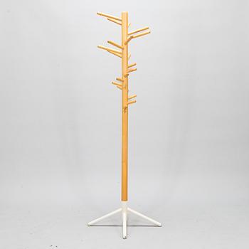 Anna-Maija Jaatinen, tamburmajor, "Clothes Tree", Artek. Modellen formgiven 1964.