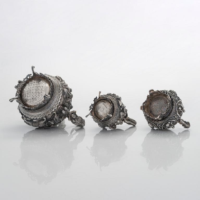 Tekanna, sockerskål och mjölkkanna, silver, 1900-talets början/ första hälft. Finska kontrollstämplar, 1949.