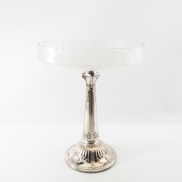 Uppsatsskål 1900-talets början nysilver och glas.