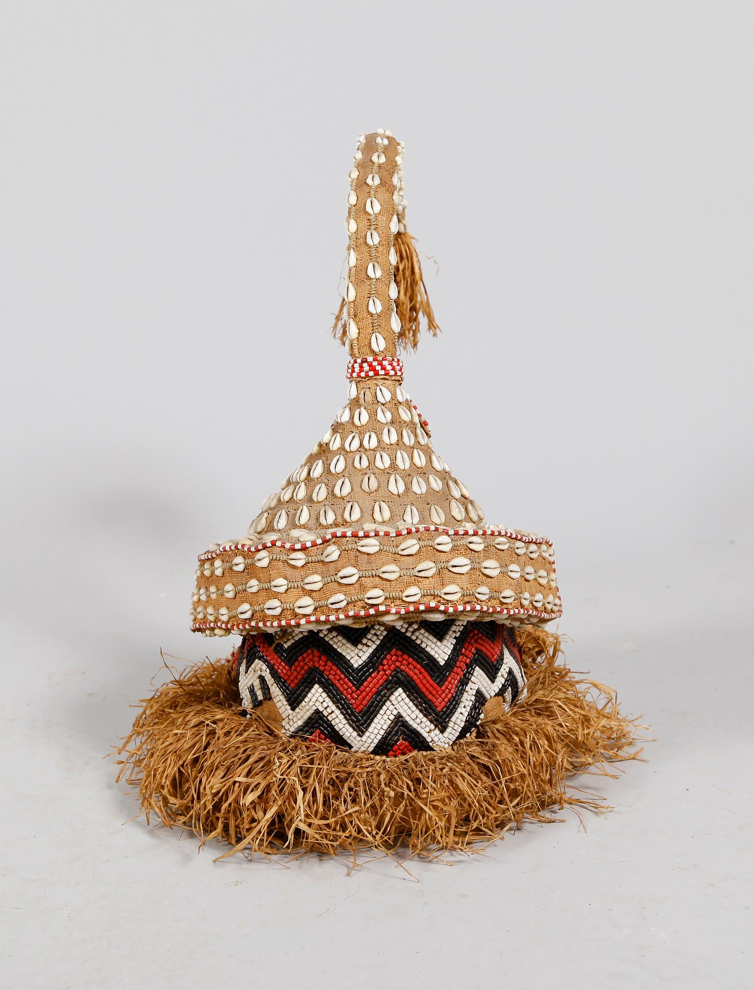 CEREMONIELL MASK samt BASTDUKAR, Afrika, 1900-tal.