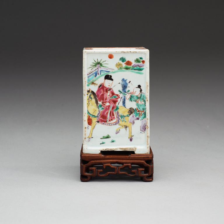 PENSELSTÄLL, porslin, Qing dynastin 1700-tal.