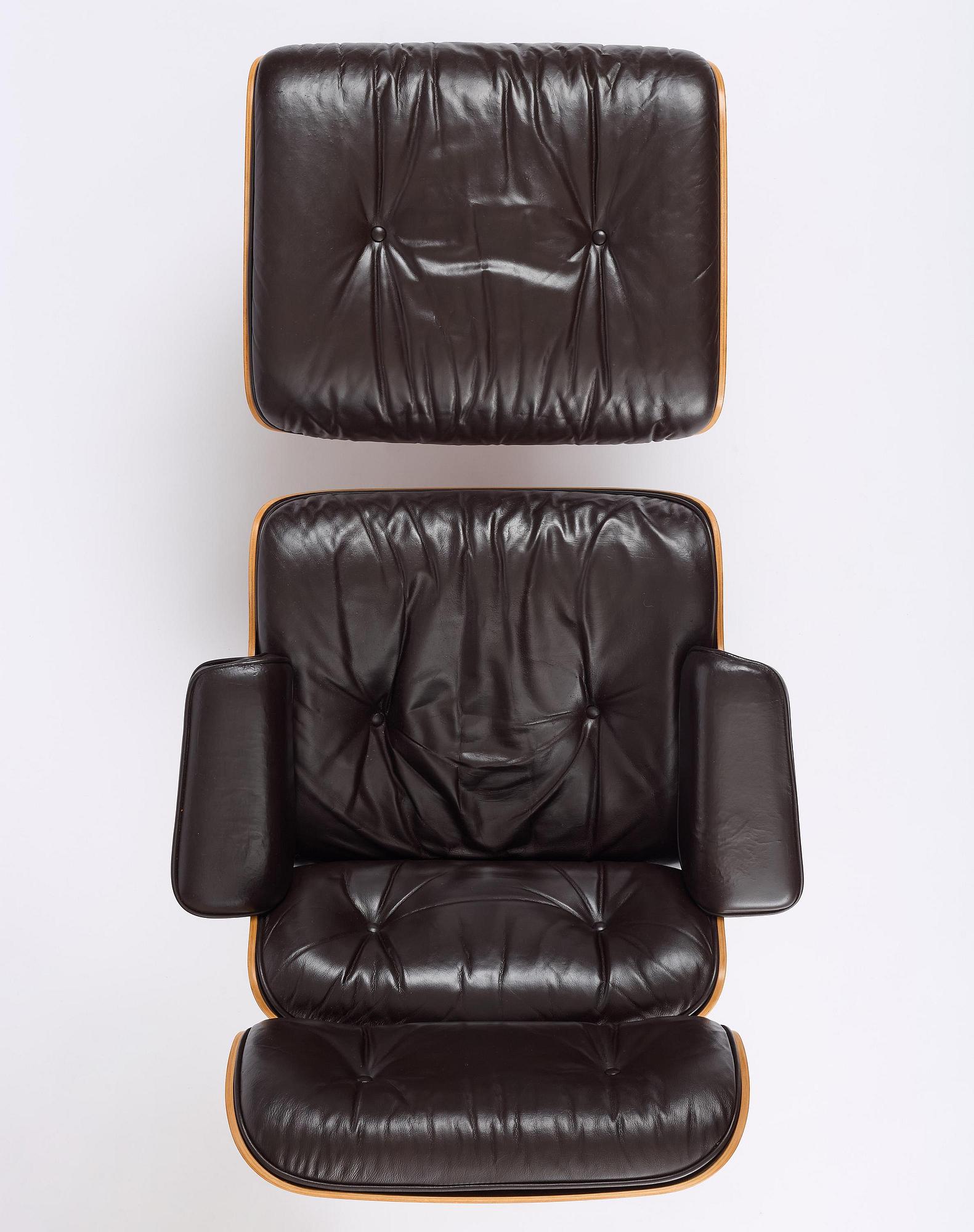 Charles & Ray Eames, an "Eames Lounge Chair" with ottoman, Vitra, late 1900s.