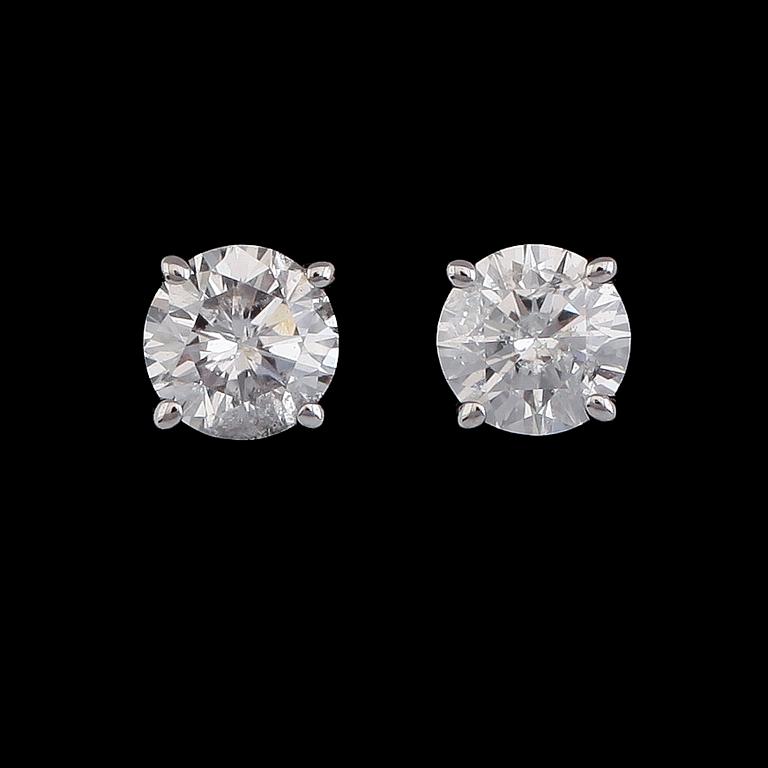 ÖRHÄNGEN, 1 par, 14K vitguld, briljantslipade diamanter tot ca 0.38 ct.