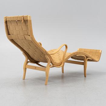 Bruno Mathsson, vilfåtölj, "Pernilla 3", Firma Karl Mathsson, Värnamo, daterad 1964.
