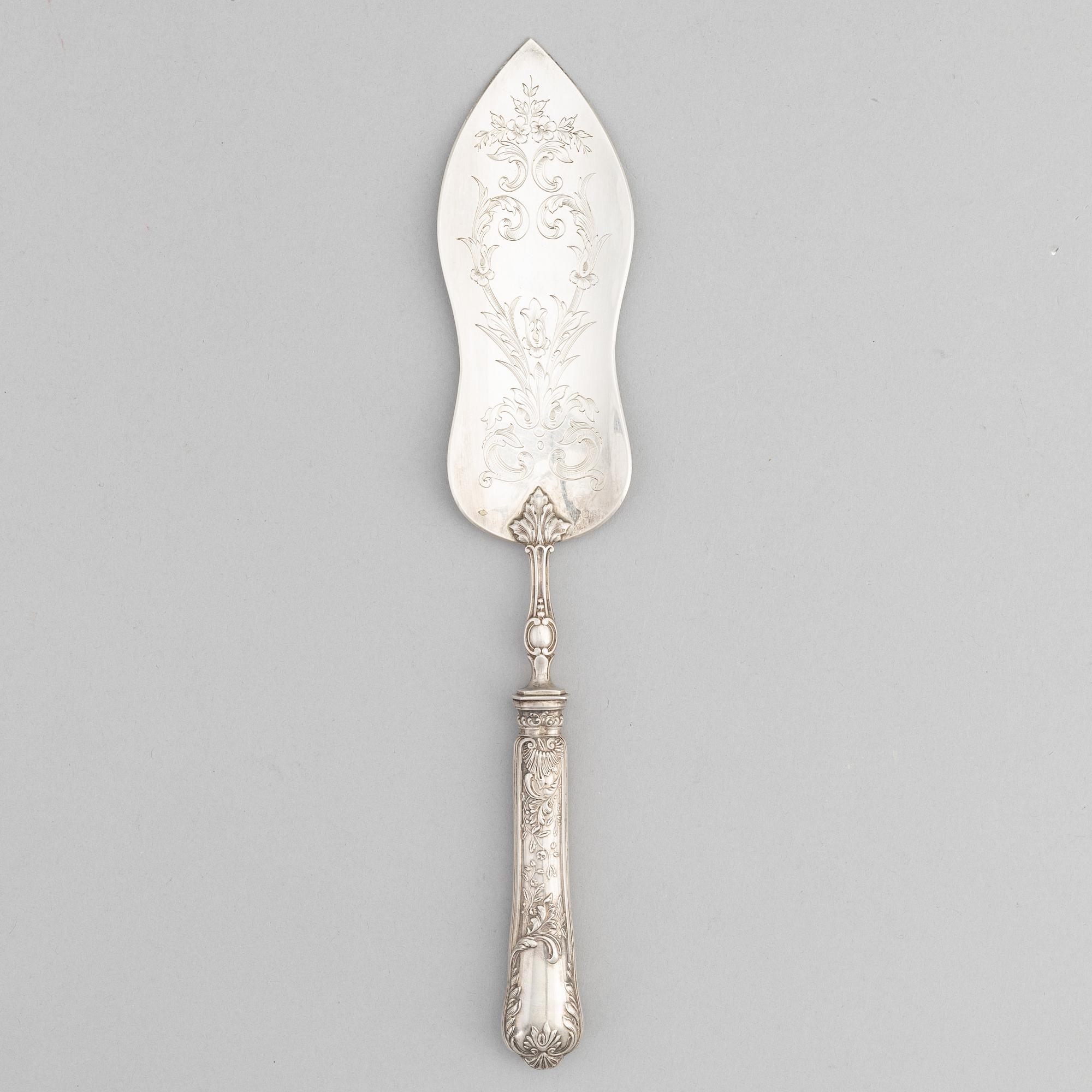 A French silver cake server, mark of Armand Fresnais, Paris (1877-1927).