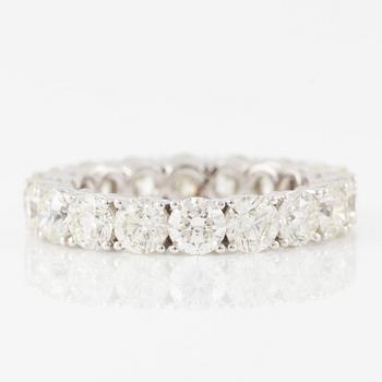 Ring, full eternity, 18K white gold set with brilliant-cut diamonds.