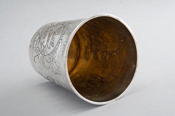 BÄGARE, silver. Otydliga stämplar. Moskva 1740. Höjd 7,5 cm, vikt 74 g.