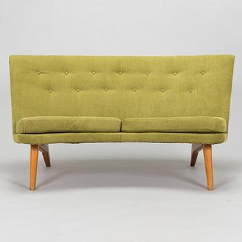 Carl Gustaf Hiort af Ornäs, sohva, "Kim", Puunveisto Oy - Träsnideri Ab, 1940-luvun puoliväli.