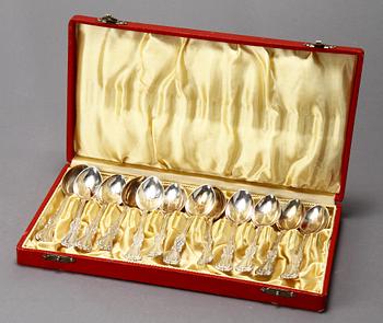 TESKEDAR, 12 st, silver, C G Hallberg, Stockholm, 1952. Vikt 280 gram.