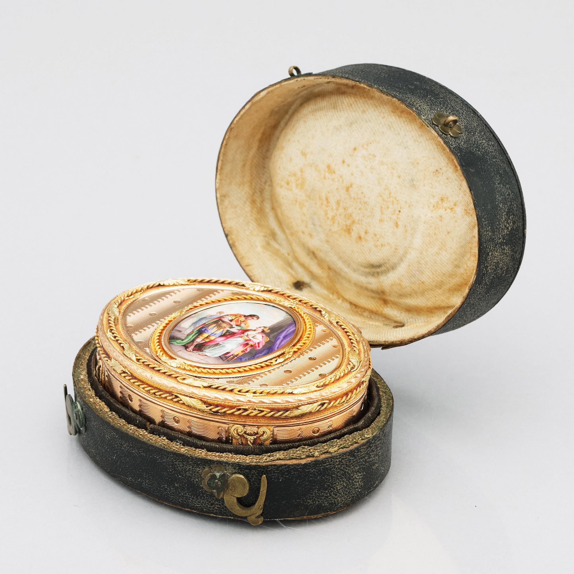 A late 18th century gold box en deux colour and enamel, possibly Hanau, Louis XVI.