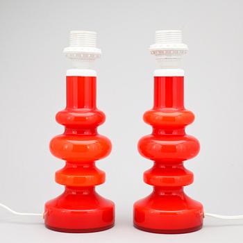 BORDSLAMPOR, ett par, glas, etikettmärkta handmade in Sweden by Lindshammar, 1960-tal.