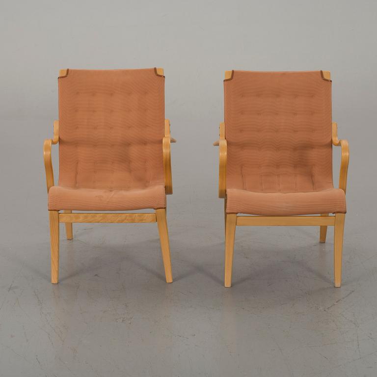 A PAIR OF BRUNO MATHSSON "MINA" ARMCHAIRS, Bruno Mathsson International.