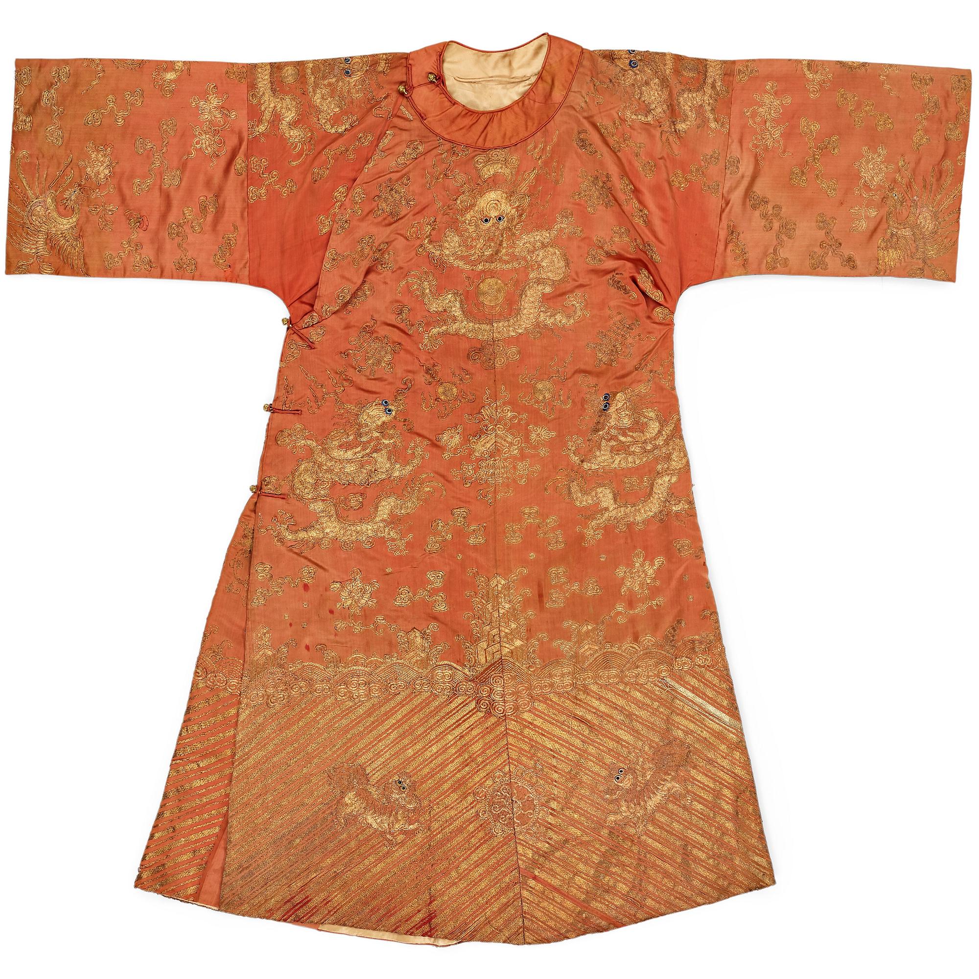 ROCK, broderat siden, höjd 131 cm, Kina sen Qingdynasti (1644-1912).