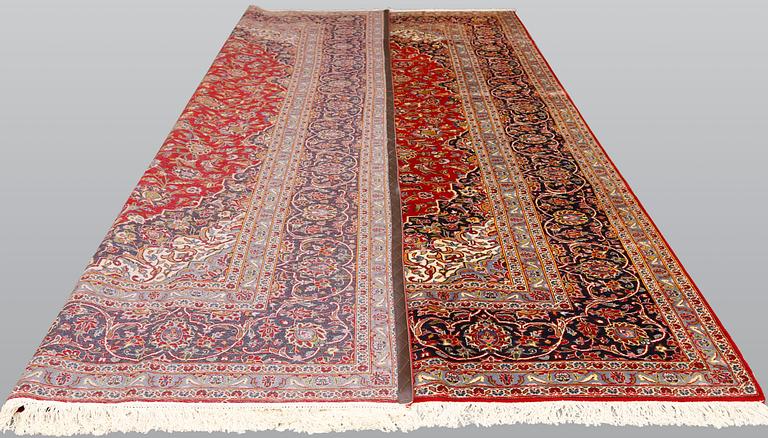 A carpet, Keshan, signed, c. 488 x 294 cm.