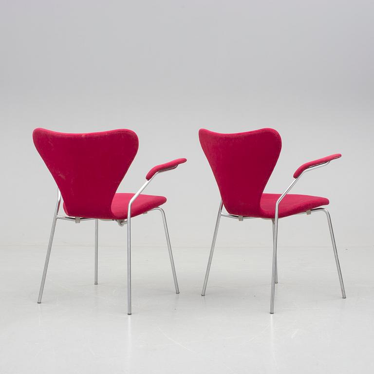 KARMSTOLAR, ett par, "Sjuan", Arne Jacobsen, Fritz Hansen.
