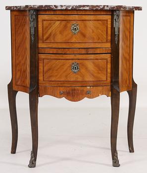 BYRÅ, Louis XVI-stil, 1900-tal.