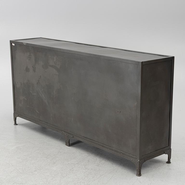 Sideboard, Manzana.