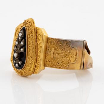 Bracelet 14K gold with enamel details and pearl, damaged.