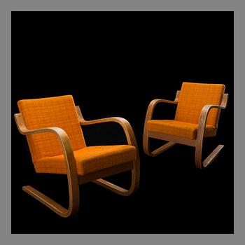 ALVAR AALTO, PAIR OF ARMCHAIRS NO 34/402. Manufactured for Artek by Oy Huonekalu- ja Rakennustyötehdas Ab, Turku. 1950s.