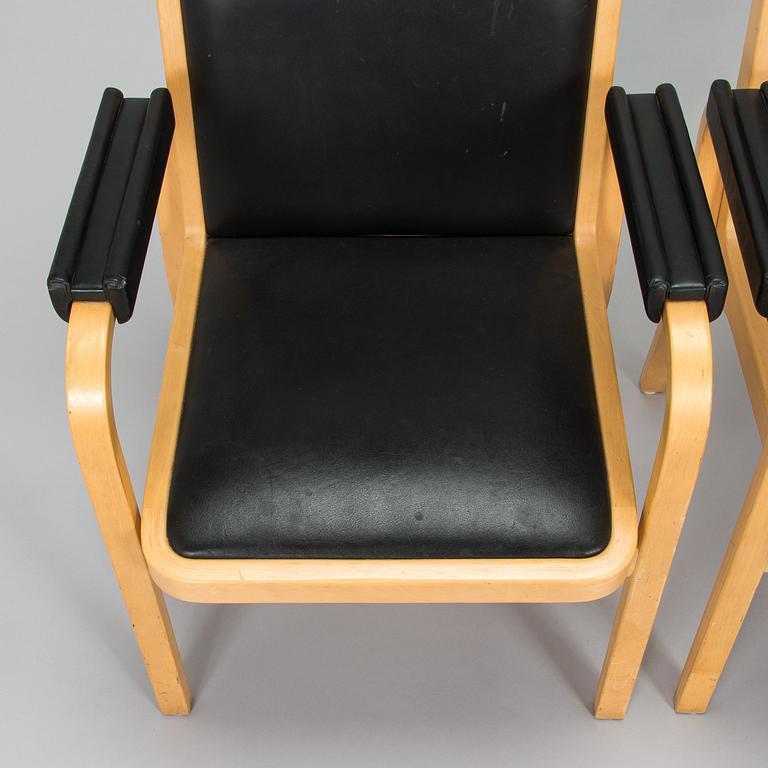 Alvar Aalto, nojatuolipari, malli E45, Artek, 1900-luvun loppu.