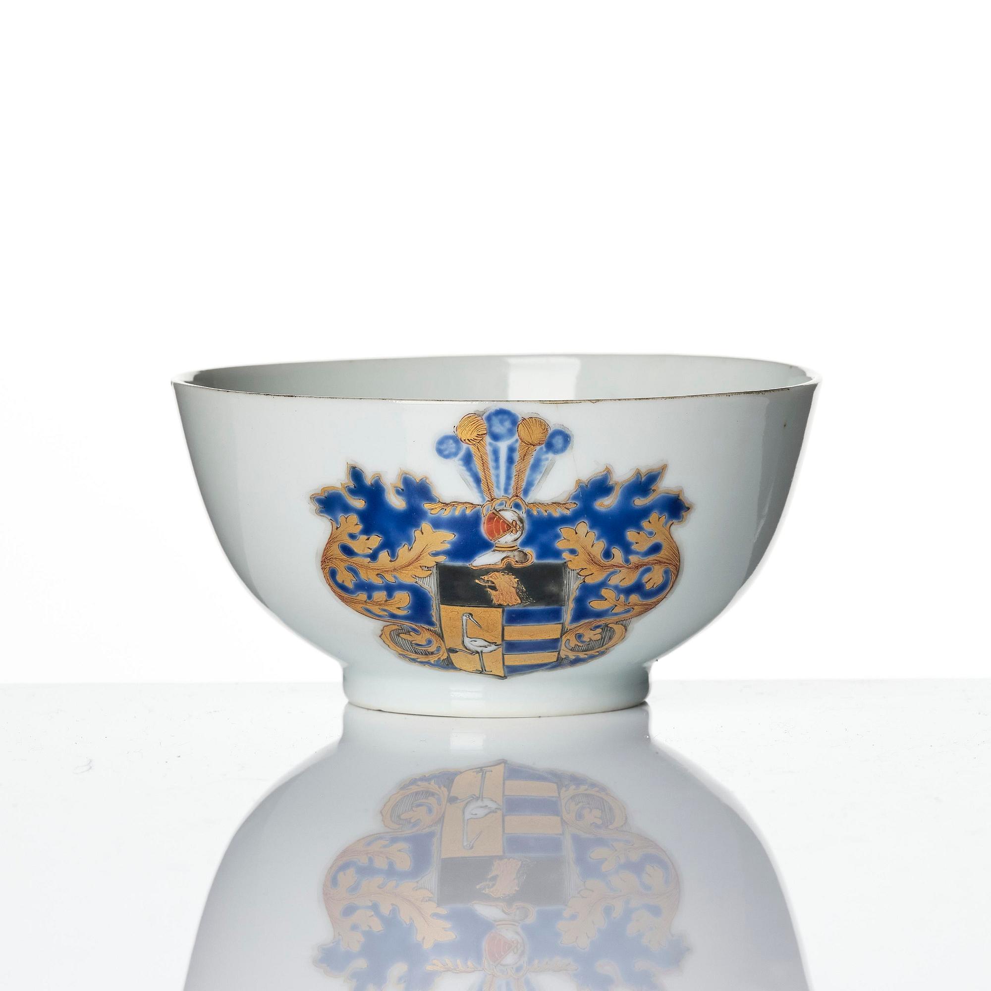 An armorial cup and stand, Qing dynasty, Qianlong (1736-95).