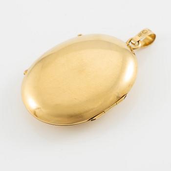 Medallion with monogram 18K gold.
