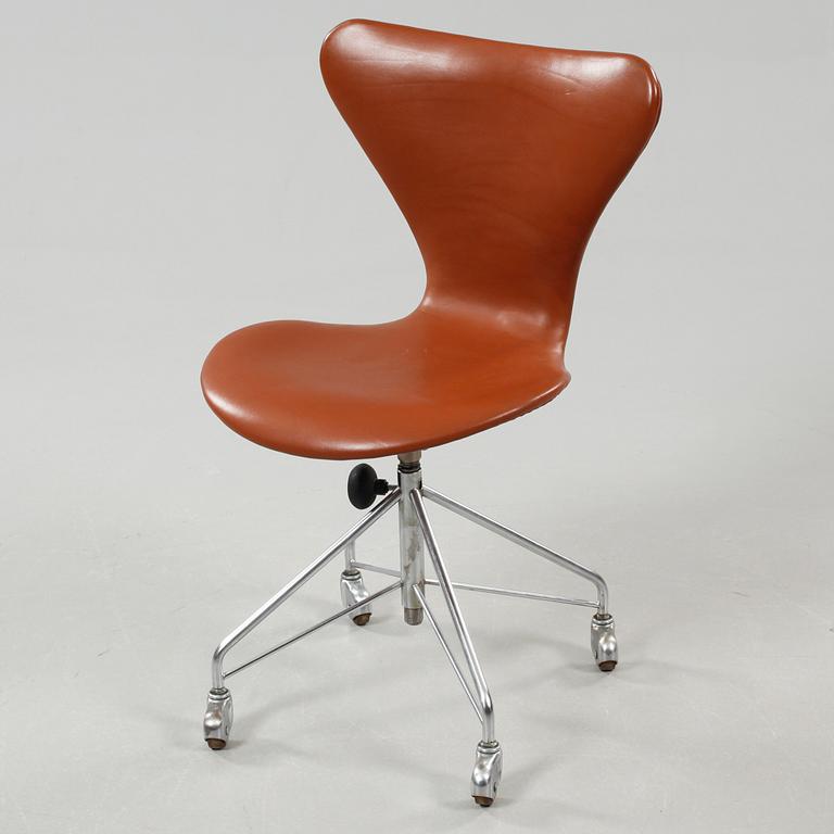 ARNE JACOBSEN, kontorsstol,"Sjuan", Fritz Hansen, 1965.