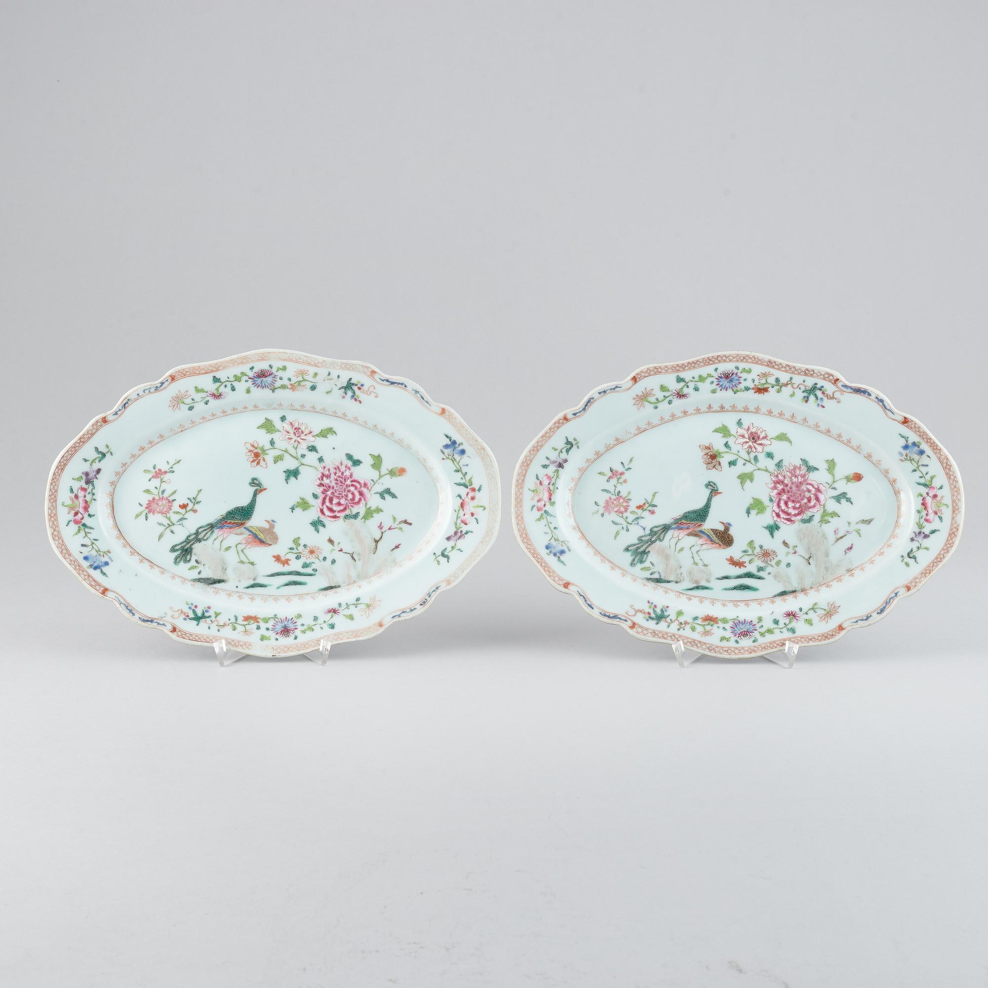 A pair of double peacock dishes, Qing dynasty, Qianlong (1736-95).