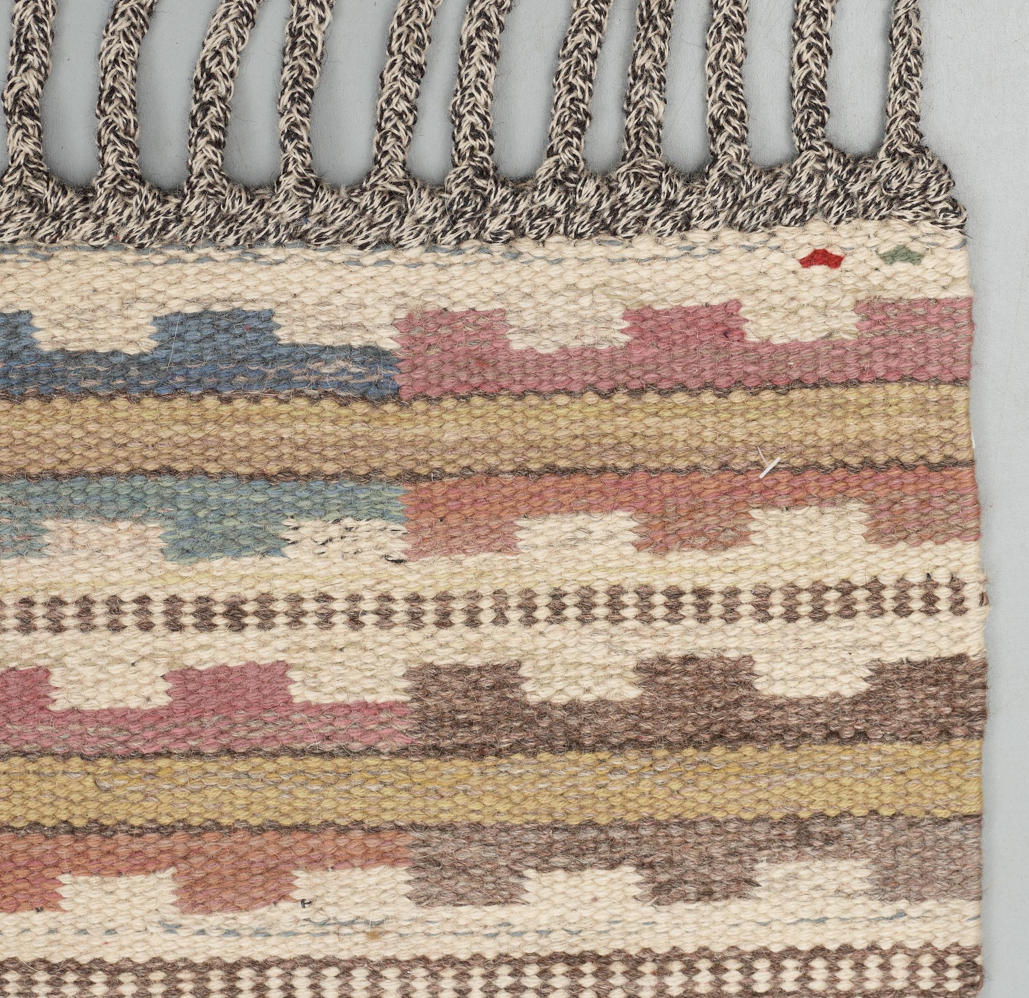 CARPET. "Ljusa plador". Rölakan (flat weave). 296,5 x 203 cm. Signed AB MMF (AB Märta Måås-Fjetterström).
