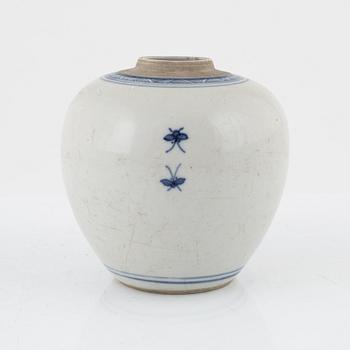 Urna, porslin, Kina, Qingdynasti, 1800-talets första hälft.