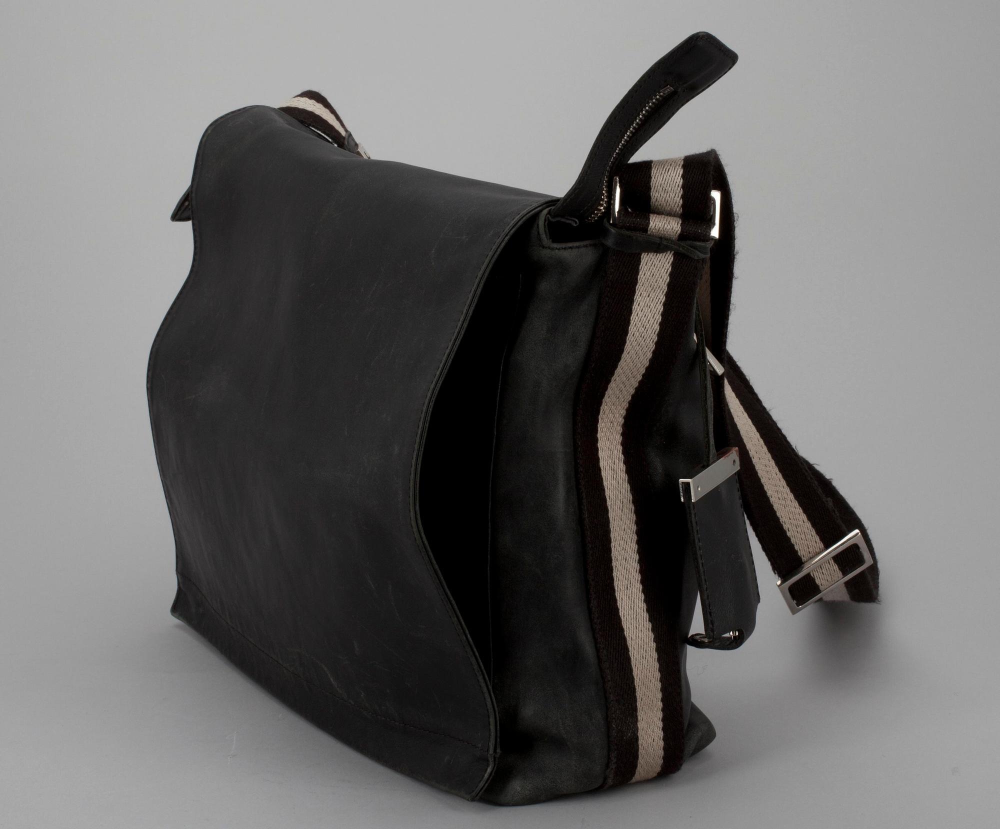 VÄSKA, "Triar-SM", Bally.