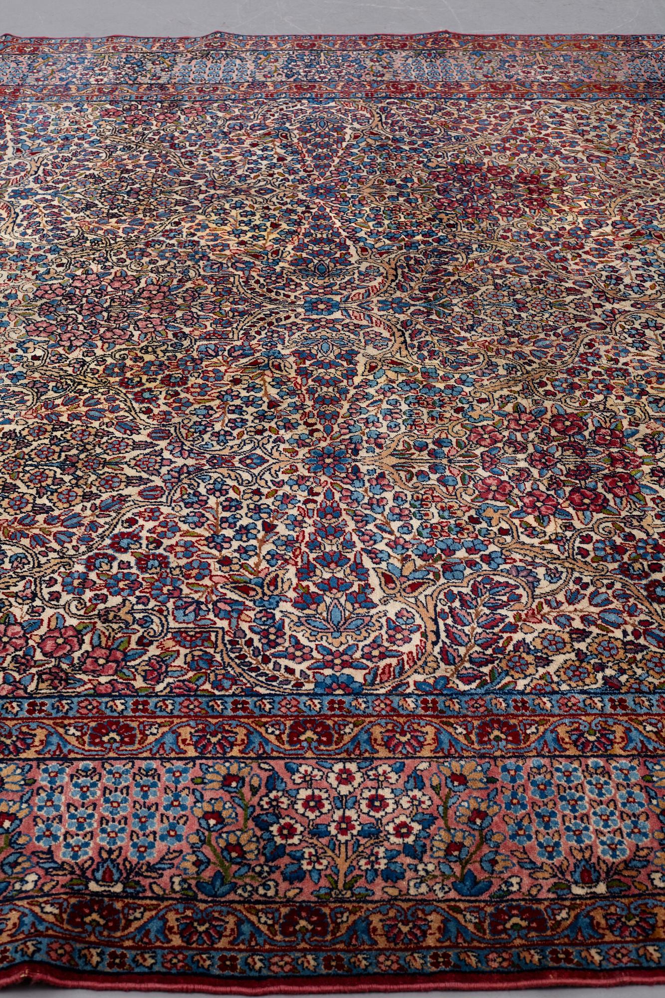 MATTA, semiantik, Kirman, ca 362,5 x 265 cm.
