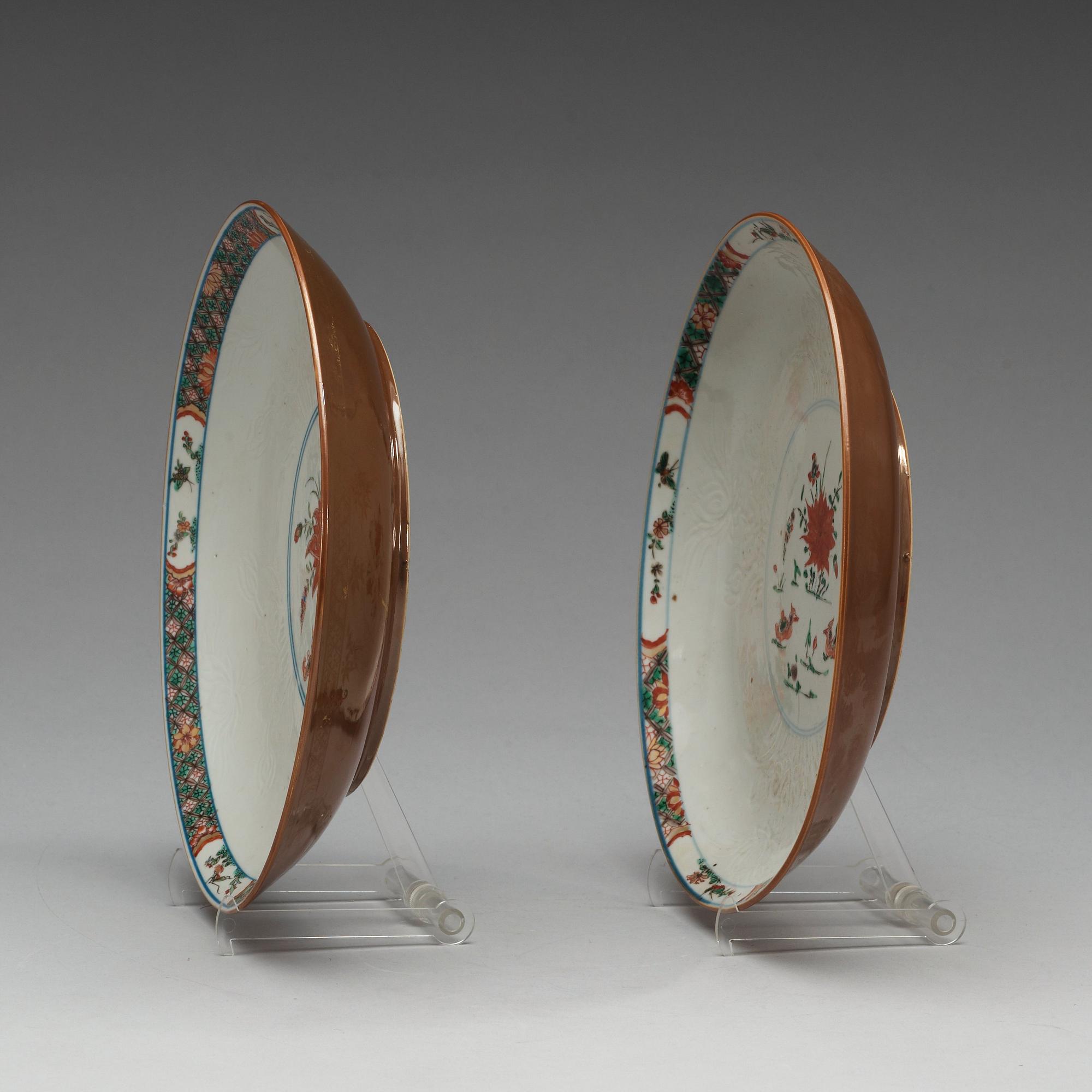 A pair of famille verte dishes, Qing dynasty, Kangxi (1662-1722).