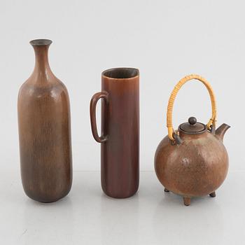 Gunnar Nylund, a stoneware vase, a jug and a teapot, Rörstrand 1950's/60's.