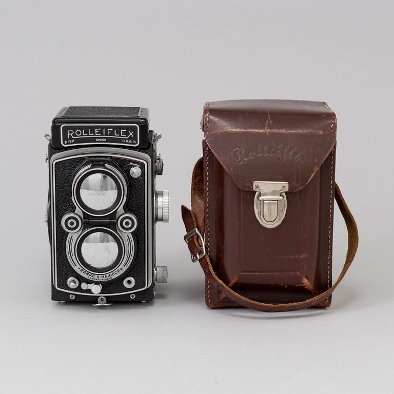A german Rolleiflex Automat Model 2 no 1086109 with Jena Tessar 1:3,5 f=7,5 cm. 1939 - 1945.