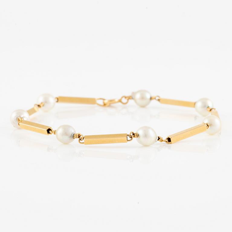 Bracelet, 18K gold with pearls.