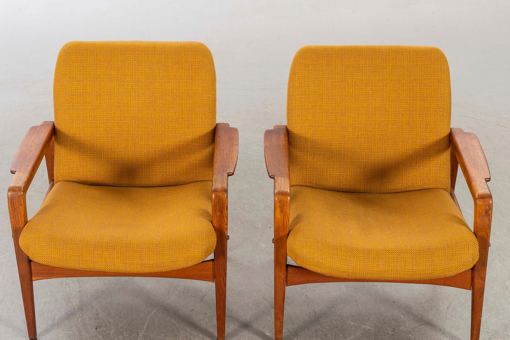 A PAIR OF LOUNGE CHAIRS MID 20TH CENTURY,