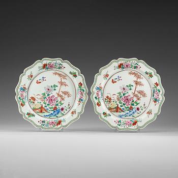 1530. A pair of famille rose dishes, Qing dynasty, Qianlong (1736-95).